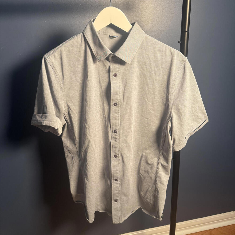 Kit & Ace Grey Short Sleeve Button-Up Shirt Mens Small Medium Slim Fit